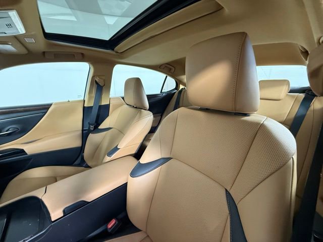 Used 2024 Lexus ES 350 w/ Premium Package image 5