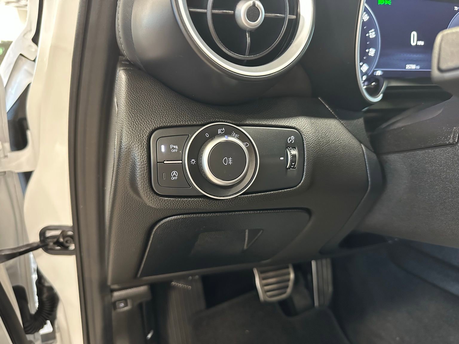 Used 2024 Alfa Romeo Giulia Veloce image 22