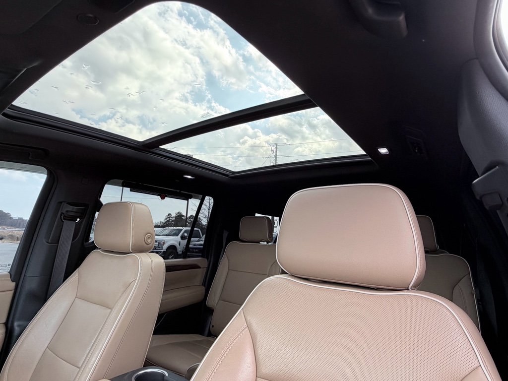 Used 2021 Chevrolet Suburban Premier w/ Premium Package image 10