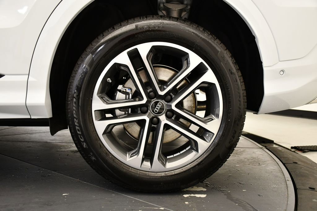 Certified 2025 Audi Q5 2.0T Premium Plus w/ Premium Plus image 14