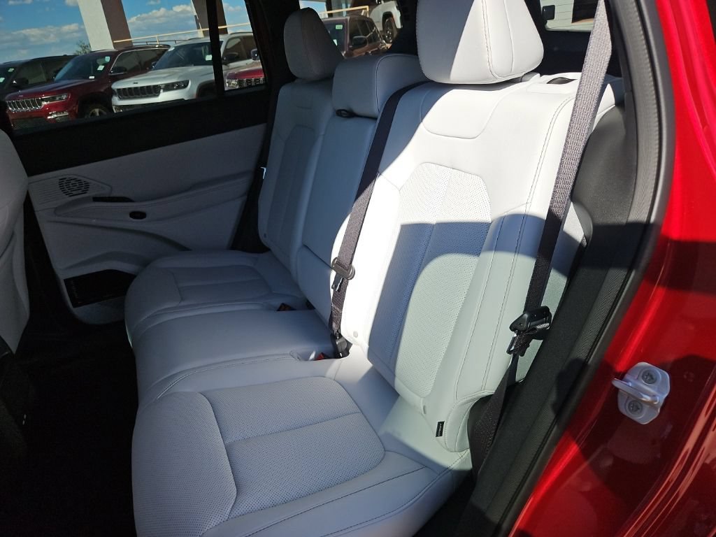 Used 2026 Jeep Cherokee Limited AWD/4WD image 21