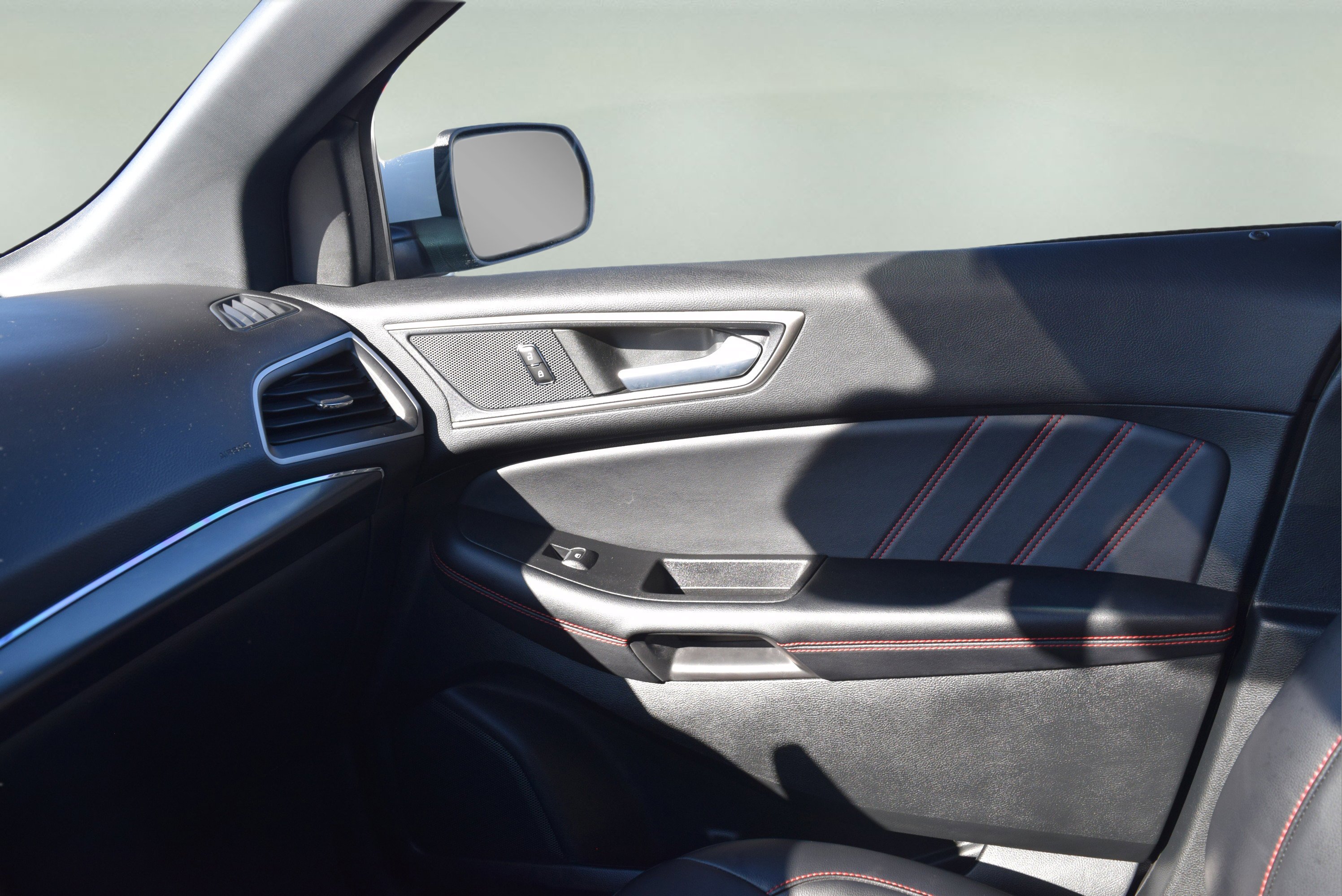 Used 2022 Ford Edge ST-Line w/ Cargo Accessory Package image 18