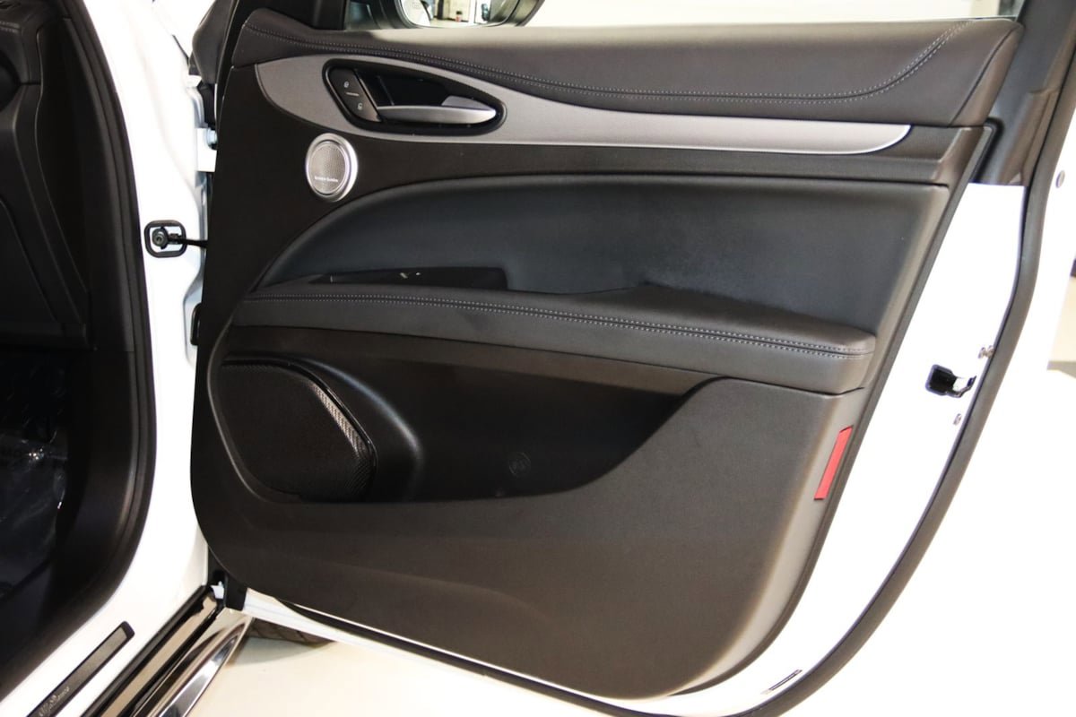 Used 2024 Alfa Romeo Stelvio Veloce image 58