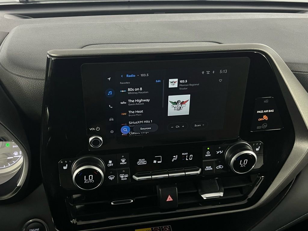 Used 2025 Toyota Highlander XLE image 18