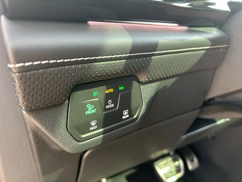 Used 2025 Volkswagen Atlas Cross Sport SEL Premium R-Line image 54