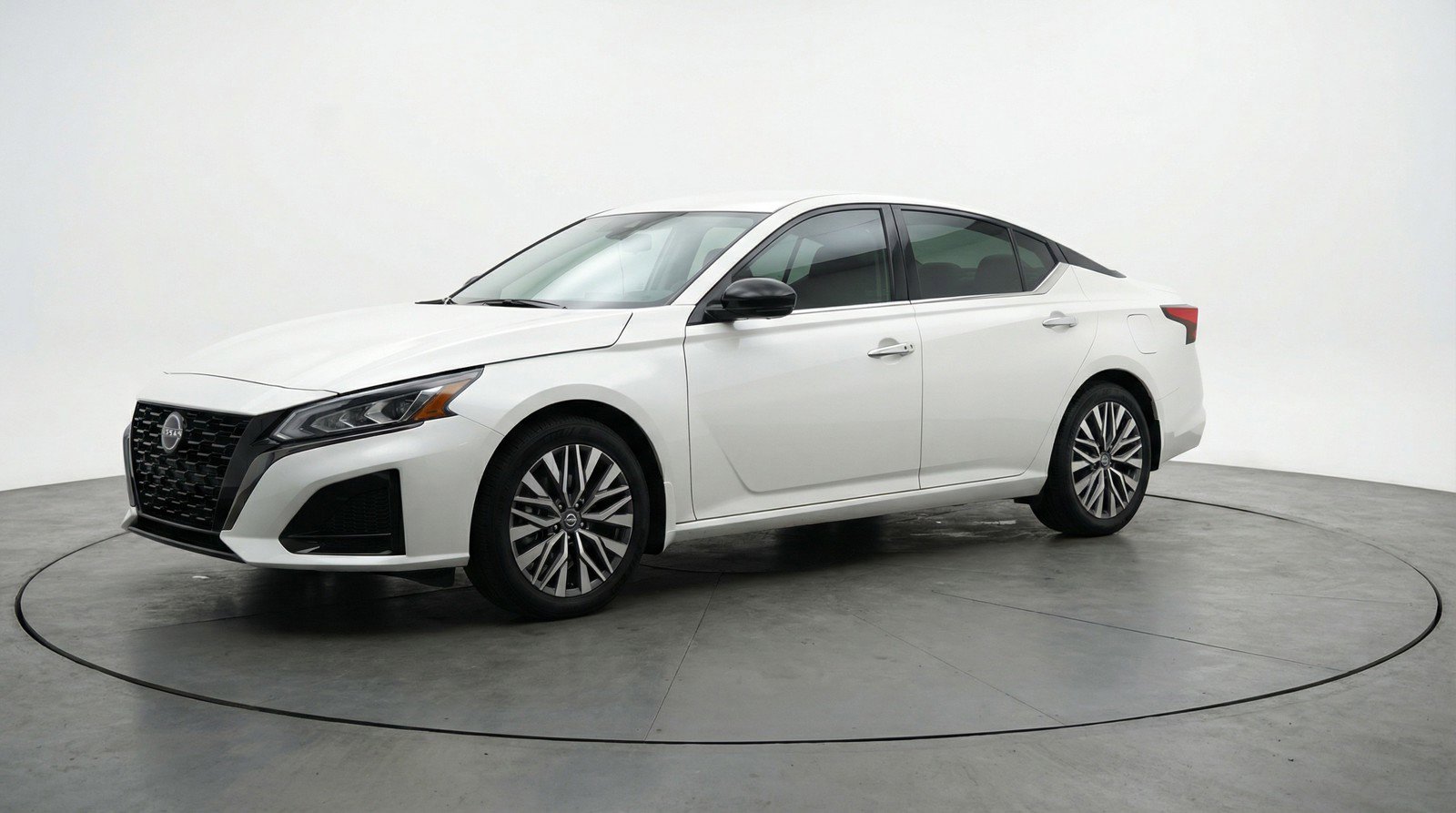 Used 2025 Nissan Altima 2.5 SV FWD image 3
