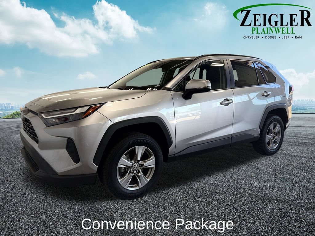 Used 2022 Toyota RAV4 XLE w/ Convenience Package AWD/4WD image 2