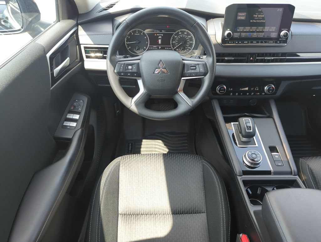 Used 2024 Mitsubishi Outlander ES AWD/4WD image 14