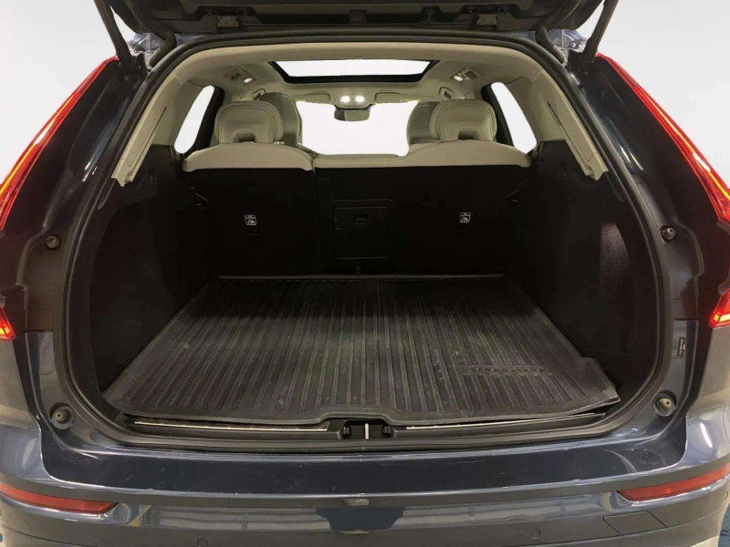Used 2023 Volvo XC60 B5 Plus FWD image 33