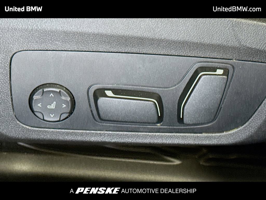 Used 2024 BMW 330i xDrive Sedan w/ Premium Package AWD/4WD image 4