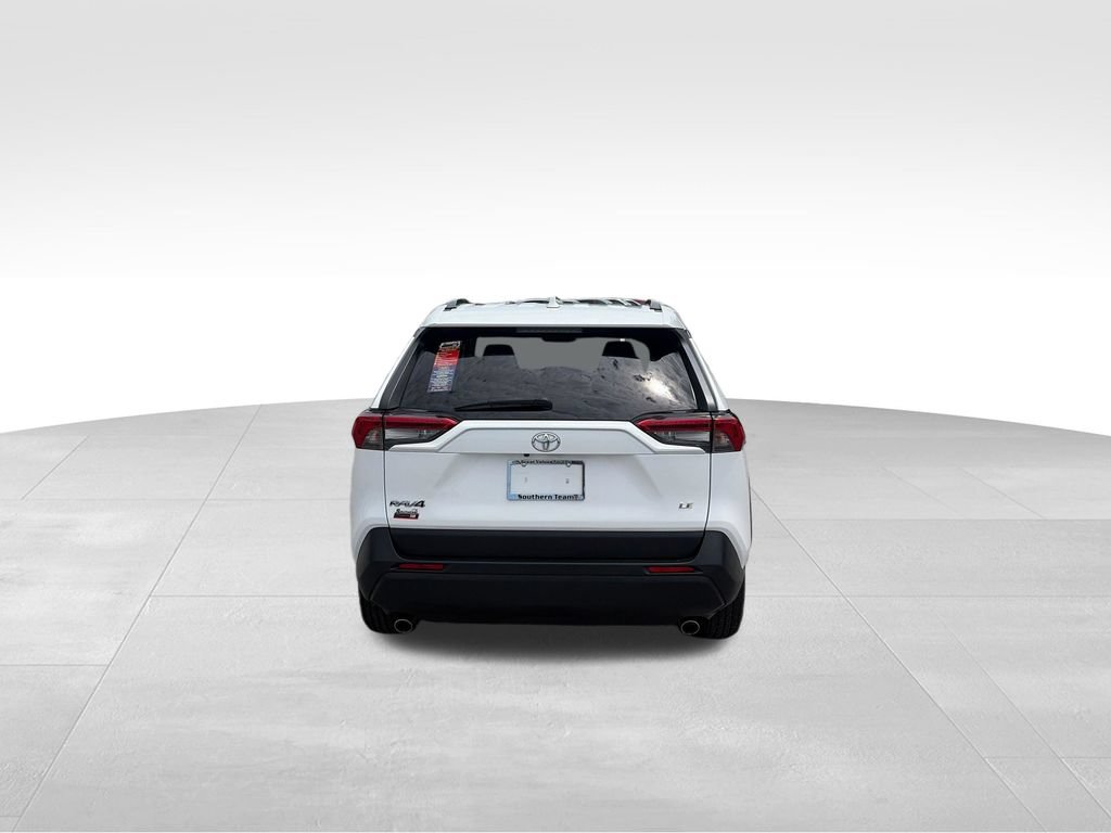 Used 2020 Toyota RAV4 LE FWD image 5