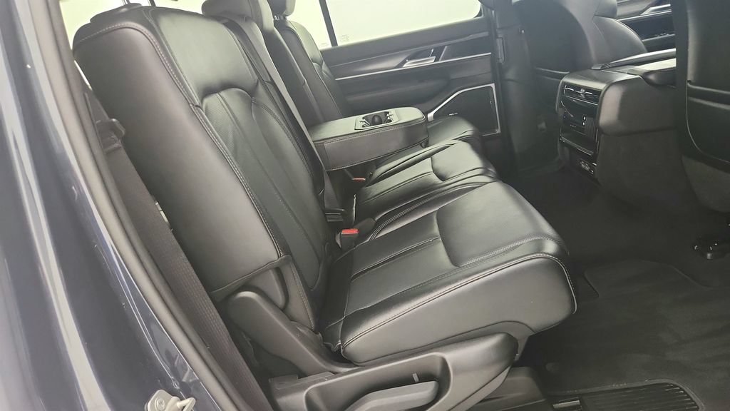 Used 2024 Jeep Wagoneer Series II w/ Flexible Seating Group RWD image 33
