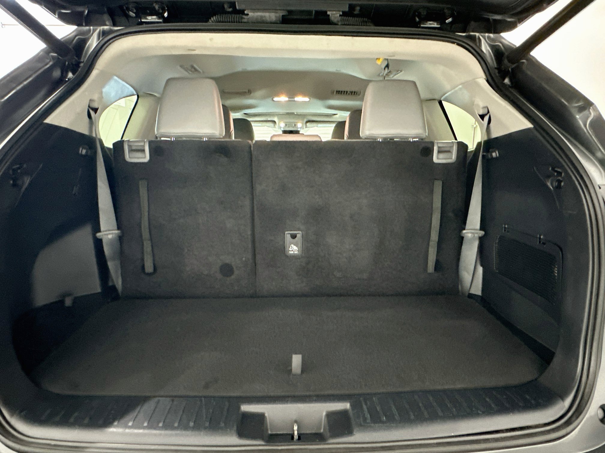 Used 2022 Toyota Highlander XLE AWD/4WD image 32