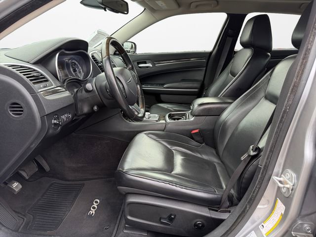 Used 2016 Chrysler 300 C image 9