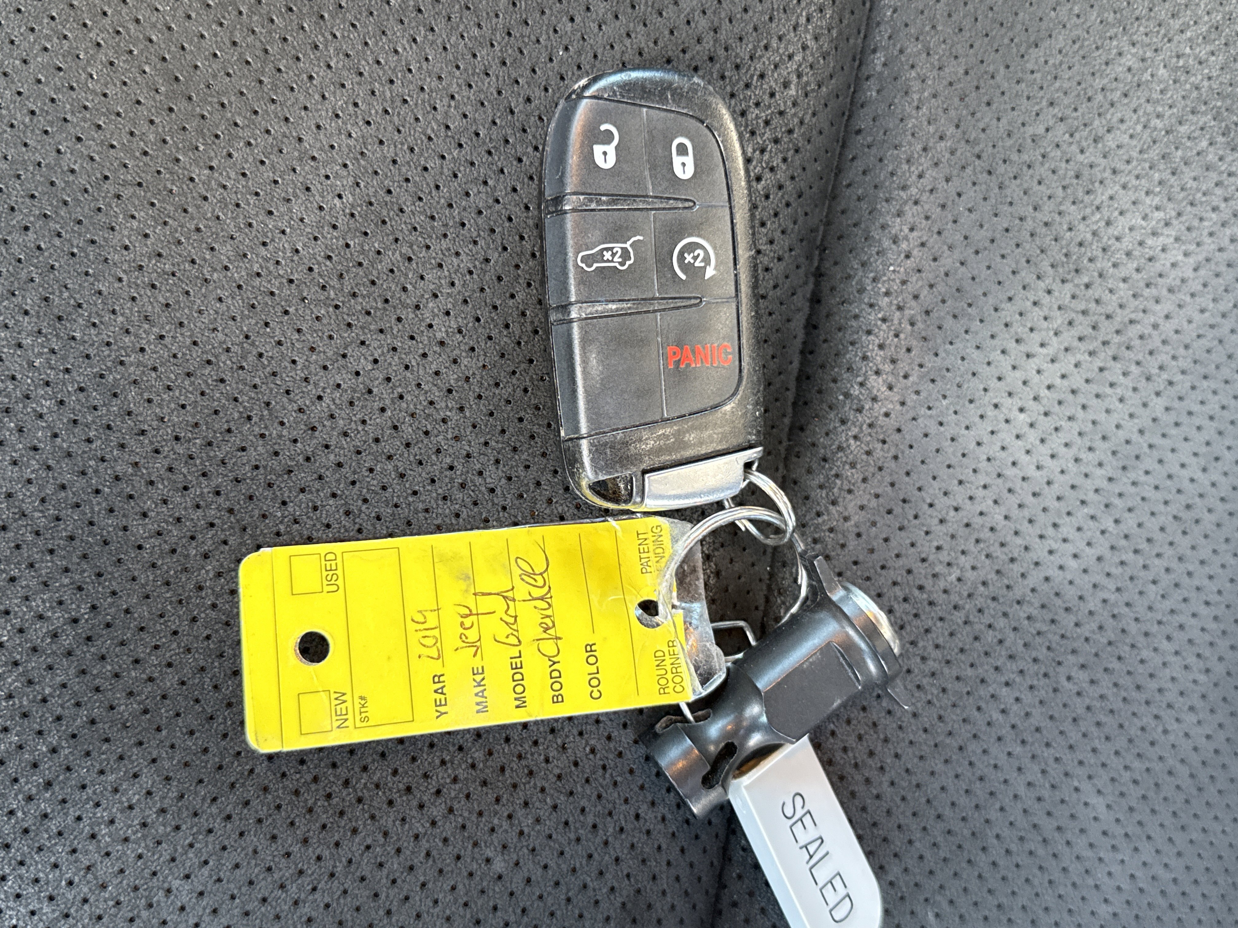 Used 2019 Jeep Grand Cherokee Altitude image 31