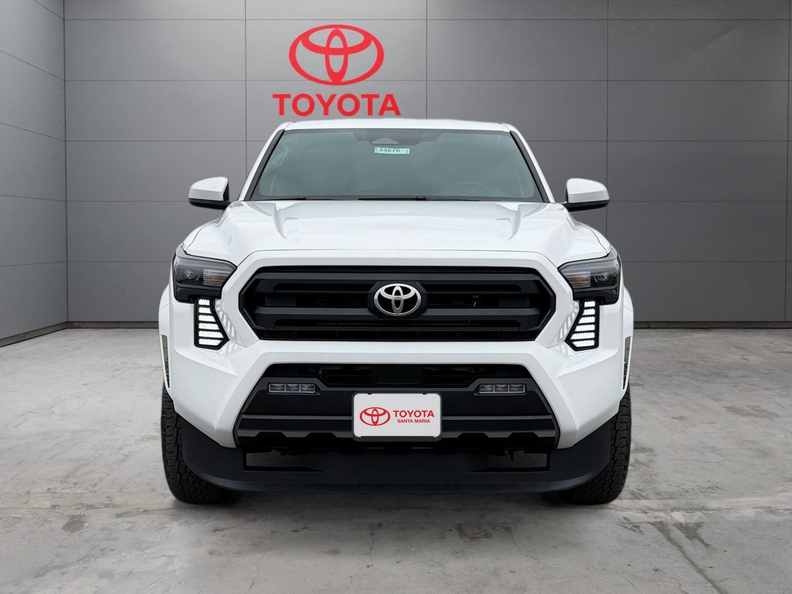 Used 2025 Toyota Tacoma SR5 AWD/4WD image 3