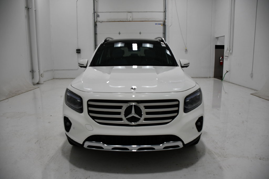 Used 2026 Mercedes-Benz GLB 250 4MATIC image 2