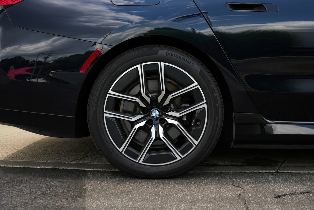 Used 2025 BMW i7 xDrive60 AWD/4WD image 36