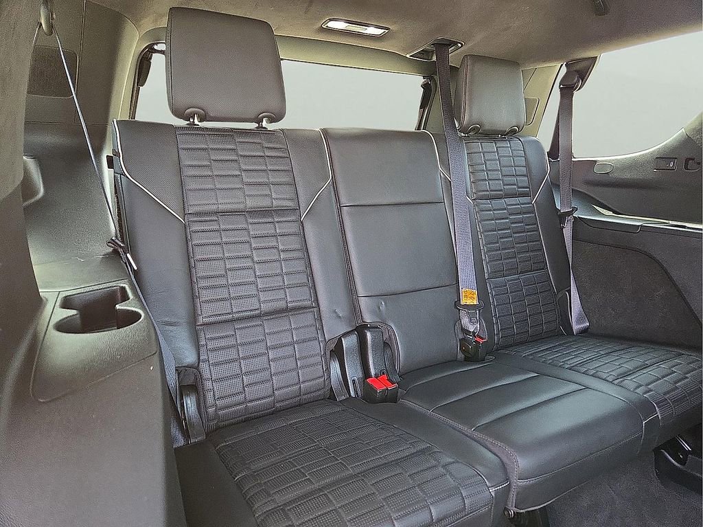 Used 2024 Cadillac Escalade Sport Platinum w/ LPO, ONYX Package AWD/4WD image 11