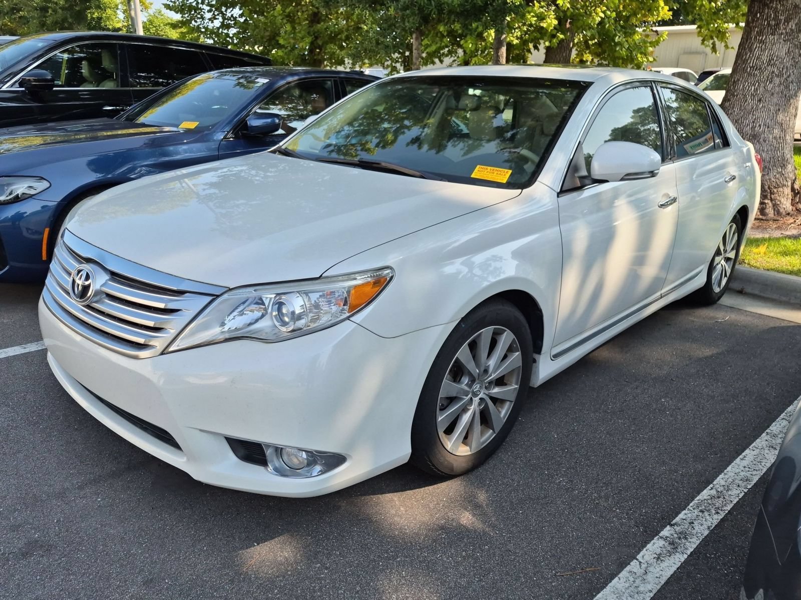 Used 2011 Toyota Avalon Limited FWD image 5