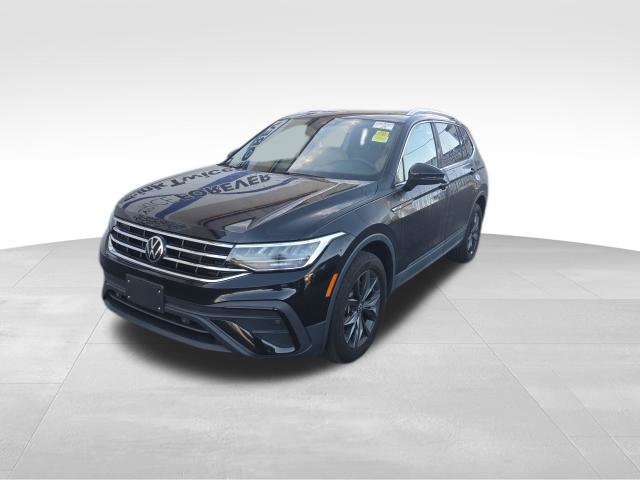 Used 2023 Volkswagen Tiguan SE w/ Panoramic Sunroof Package FWD image 4