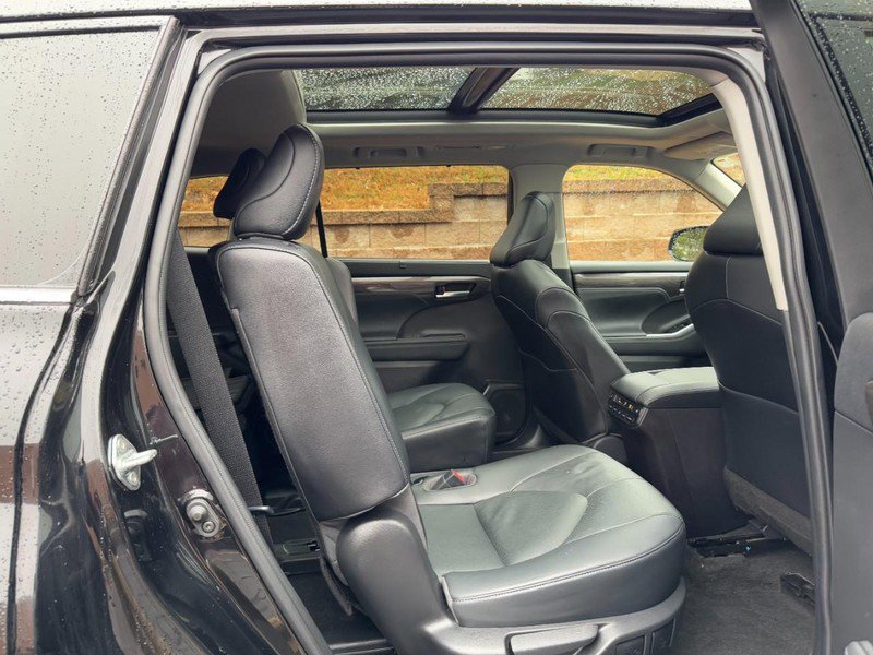 Used 2023 Toyota Highlander image 10