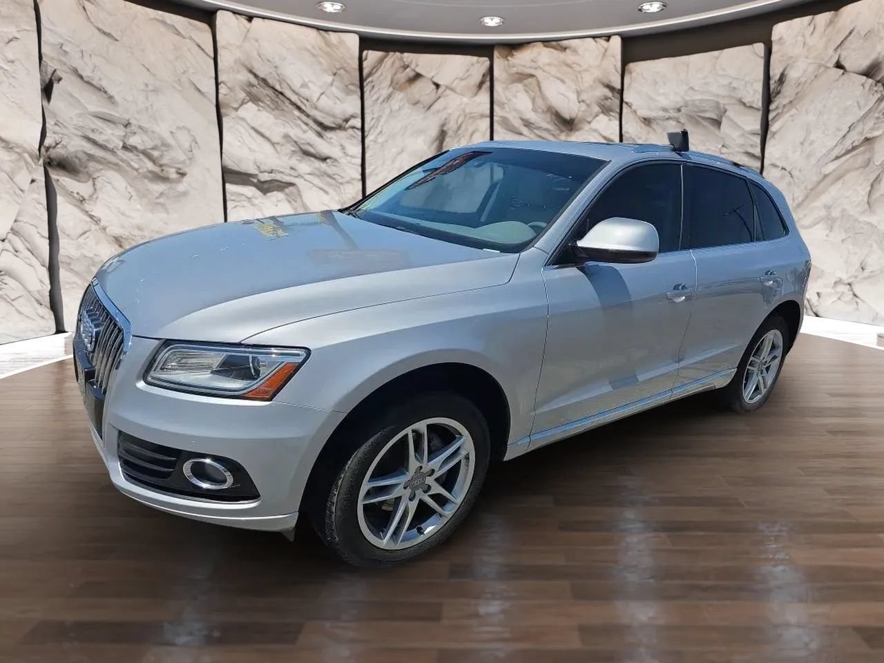 Used 2016 Audi Q5 2.0T Premium Plus w/ Technology Package AWD/4WD image 1