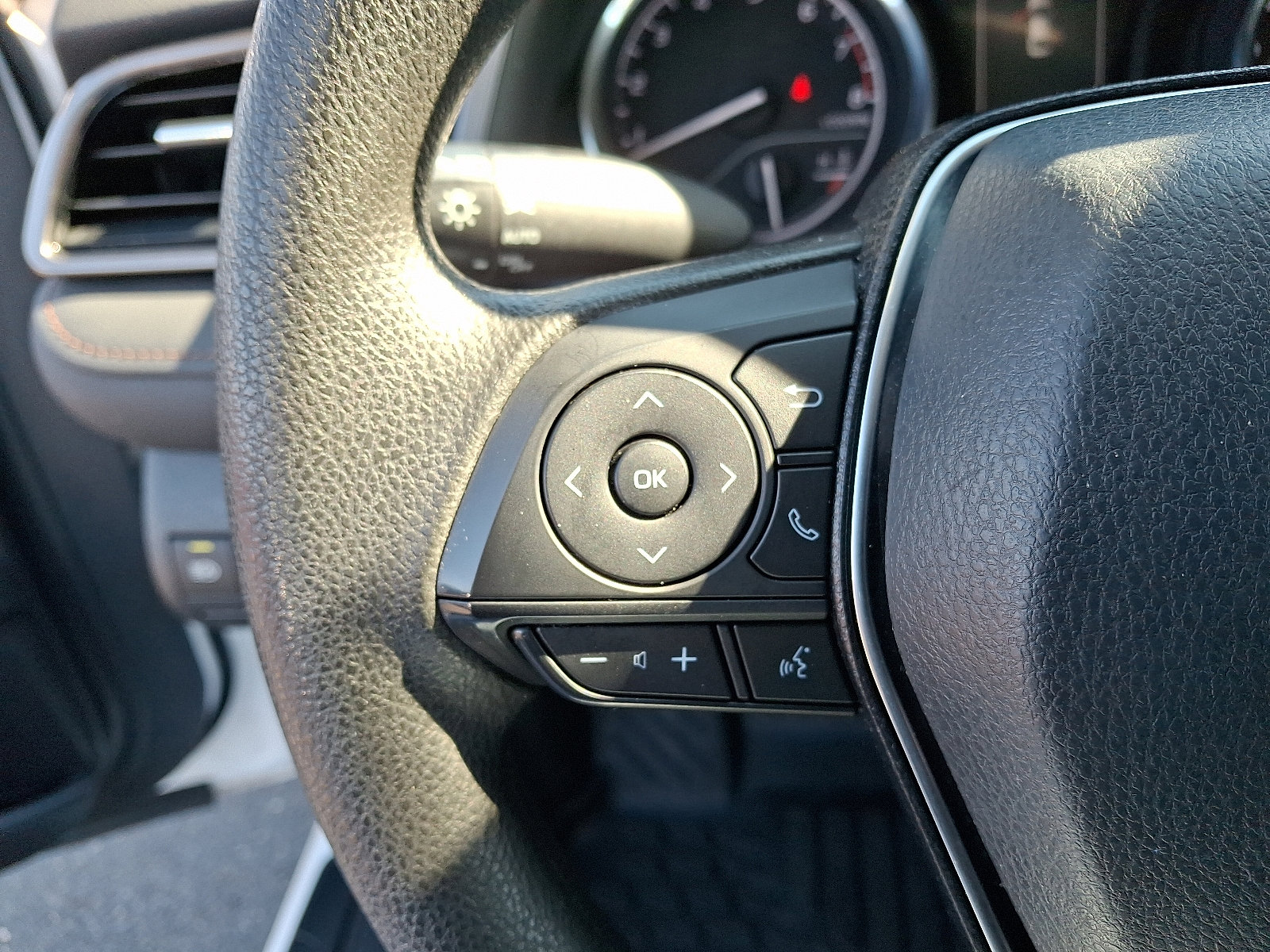 Used 2020 Toyota Camry LE image 20