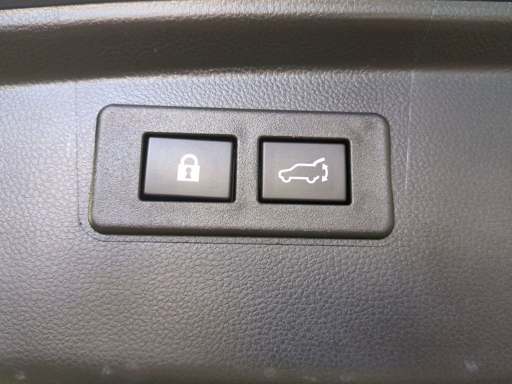 Used 2023 Subaru Outback Touring XT image 15