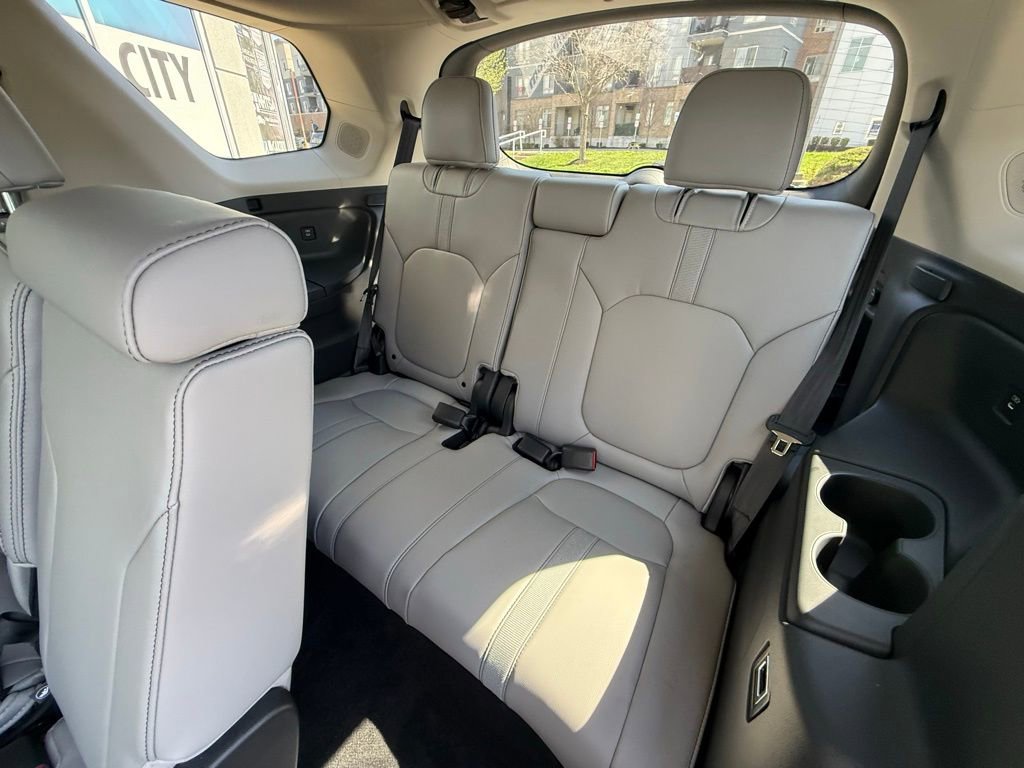 Used 2025 Honda Pilot Touring image 10