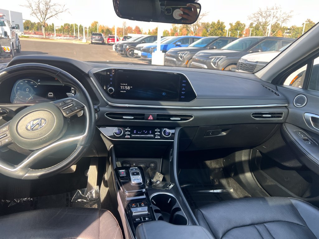 Used 2022 Hyundai Sonata Limited w/ Preferred Accessory Package FWD image 11