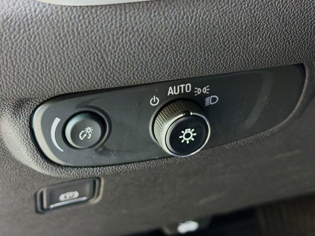 Used 2023 GMC Terrain SLE w/ Driver Convenience Package image 27