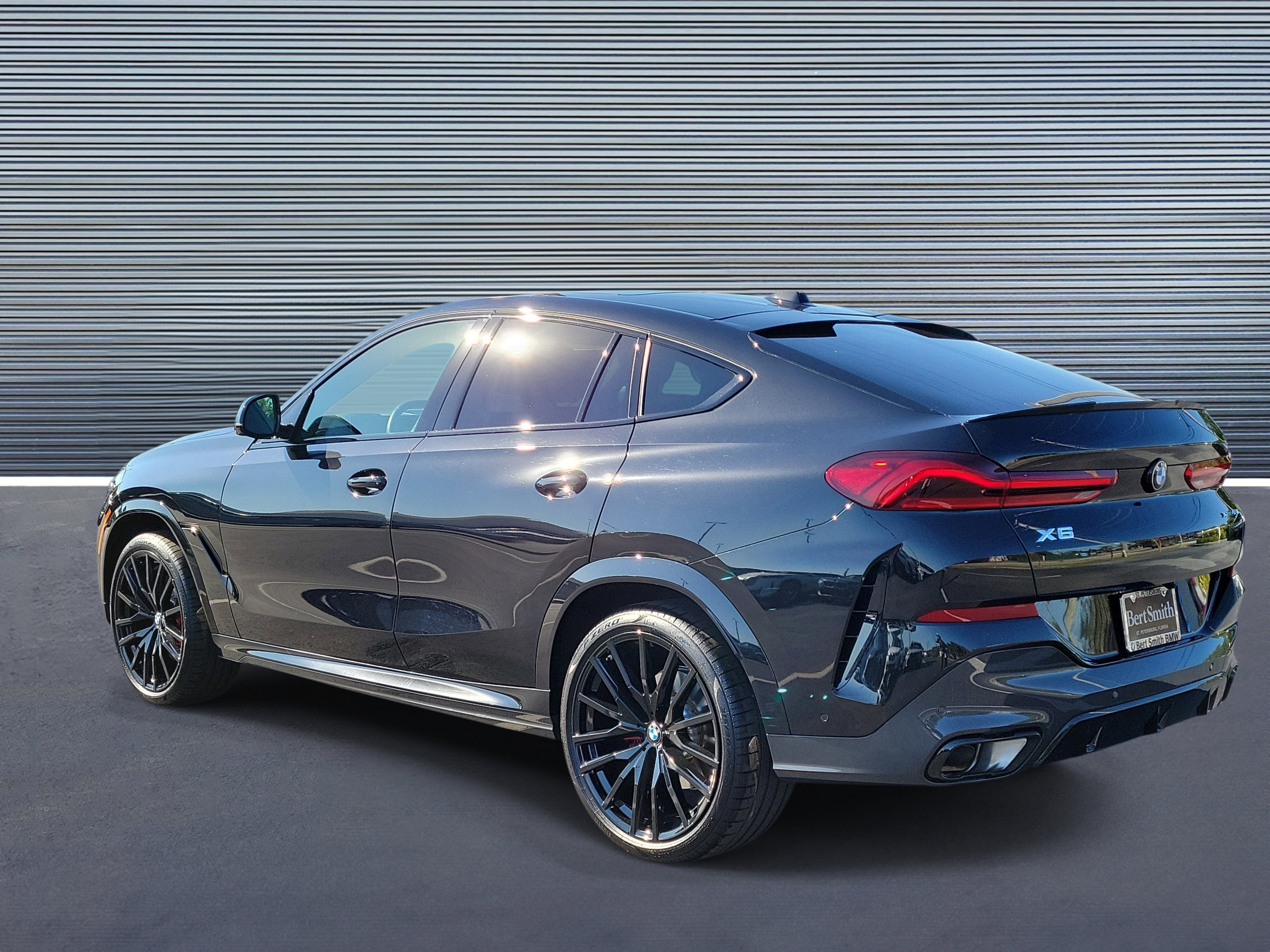 Used 2025 BMW X6 xDrive40i AWD/4WD image 4