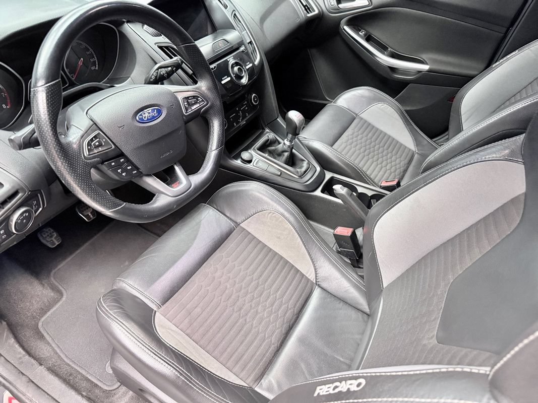 Used 2018 Ford Focus ST w/ Equipment Group 401A FWD image 9