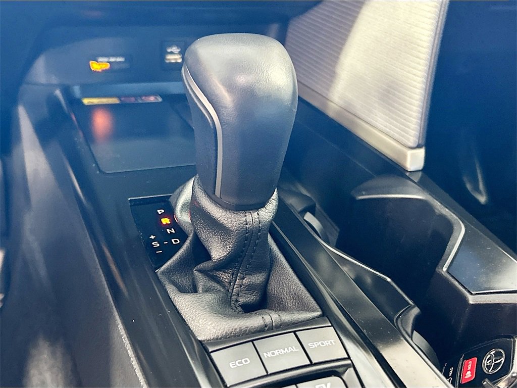 Used 2025 Toyota Camry SE w/ Convenience Package image 14
