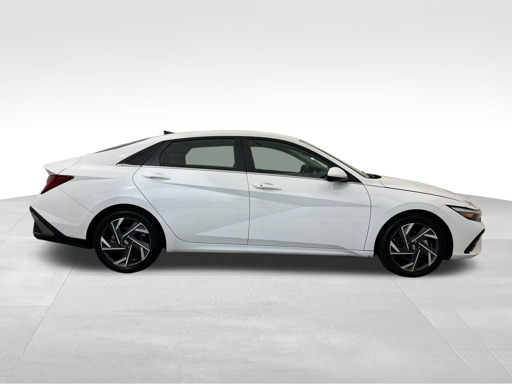Used 2024 Hyundai Elantra SEL w/ Convenience Package FWD image 7