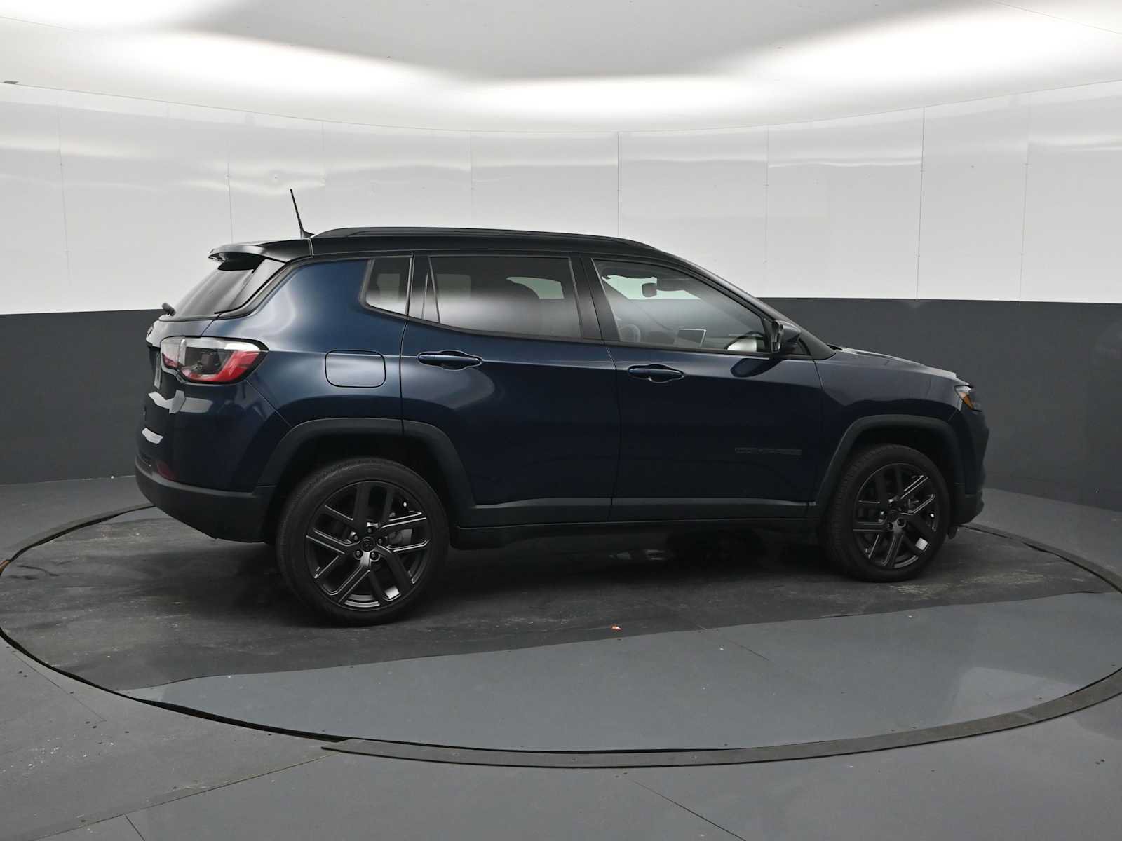 Used 2026 Jeep Compass Limited AWD/4WD image 9