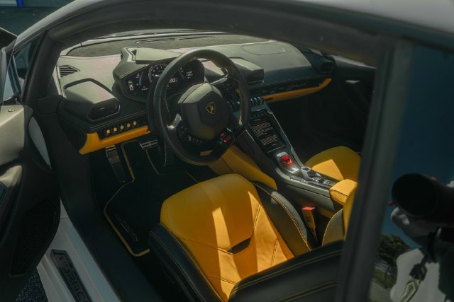 Used 2020 Lamborghini Huracan EVO RWD image 31