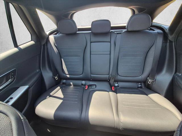 Used 2024 Mercedes-Benz GLC 300 4MATIC image 17