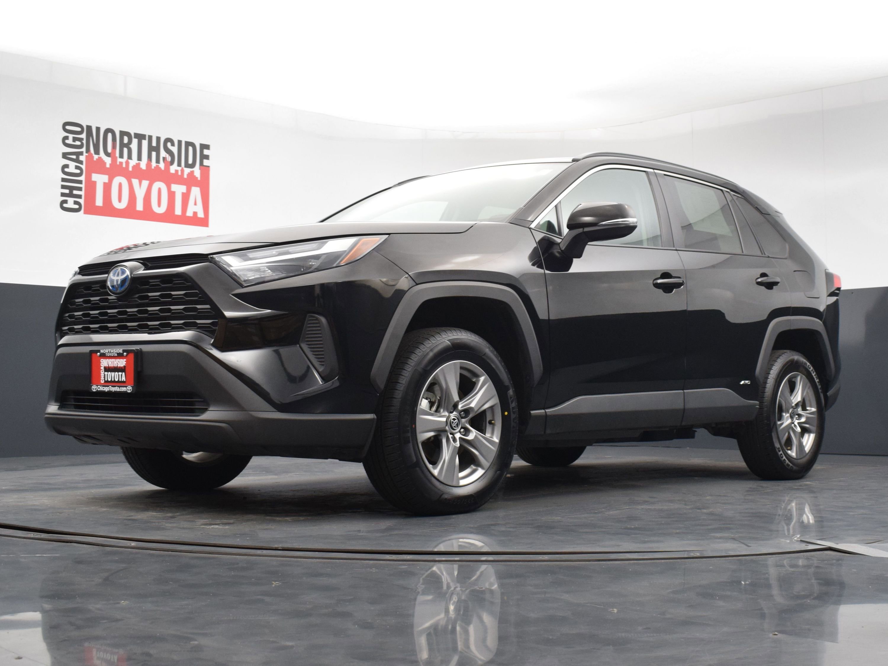 Used 2024 Toyota RAV4 XLE AWD/4WD image 30