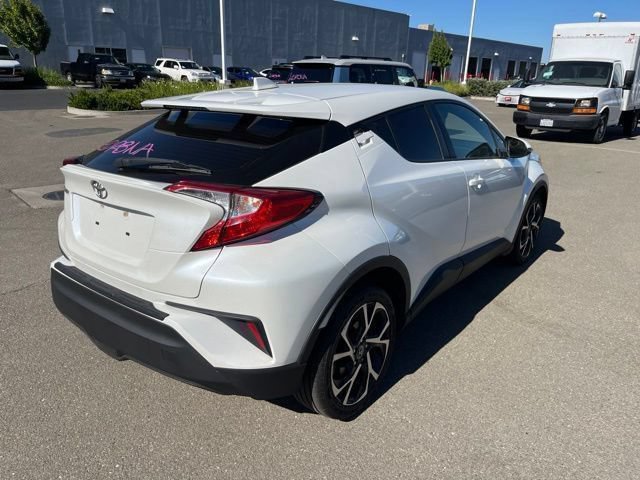 Used 2019 Toyota C-HR XLE FWD image 5