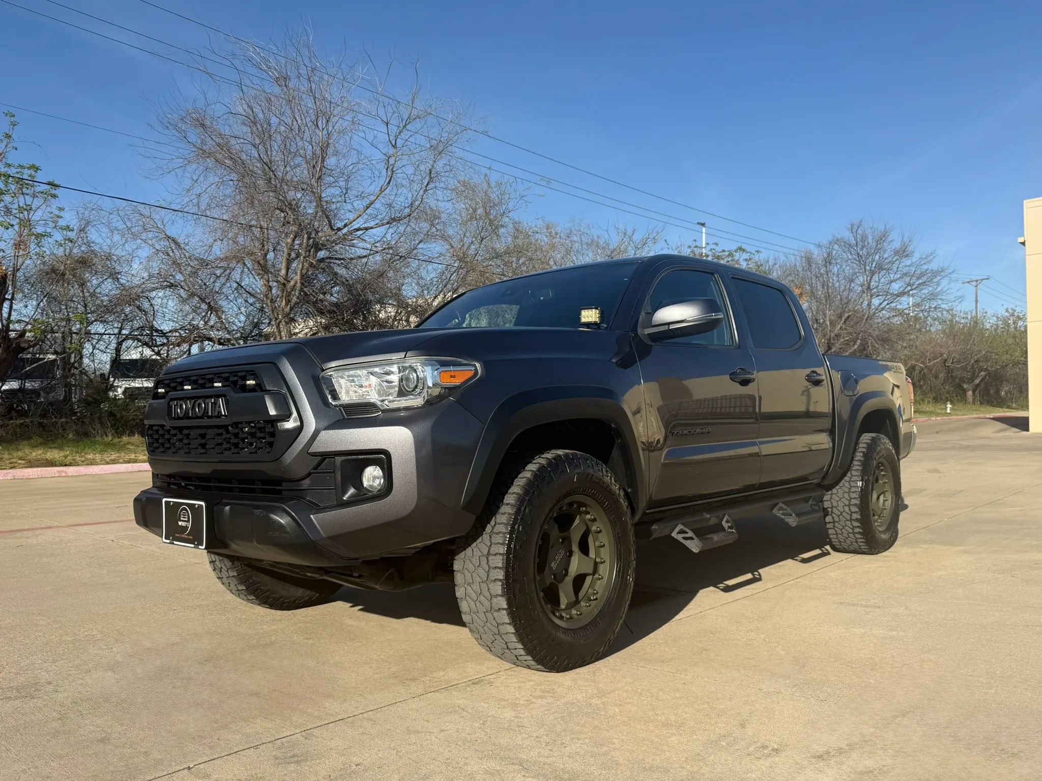 Used 2018 Toyota Tacoma TRD Off-Road AWD/4WD image 2