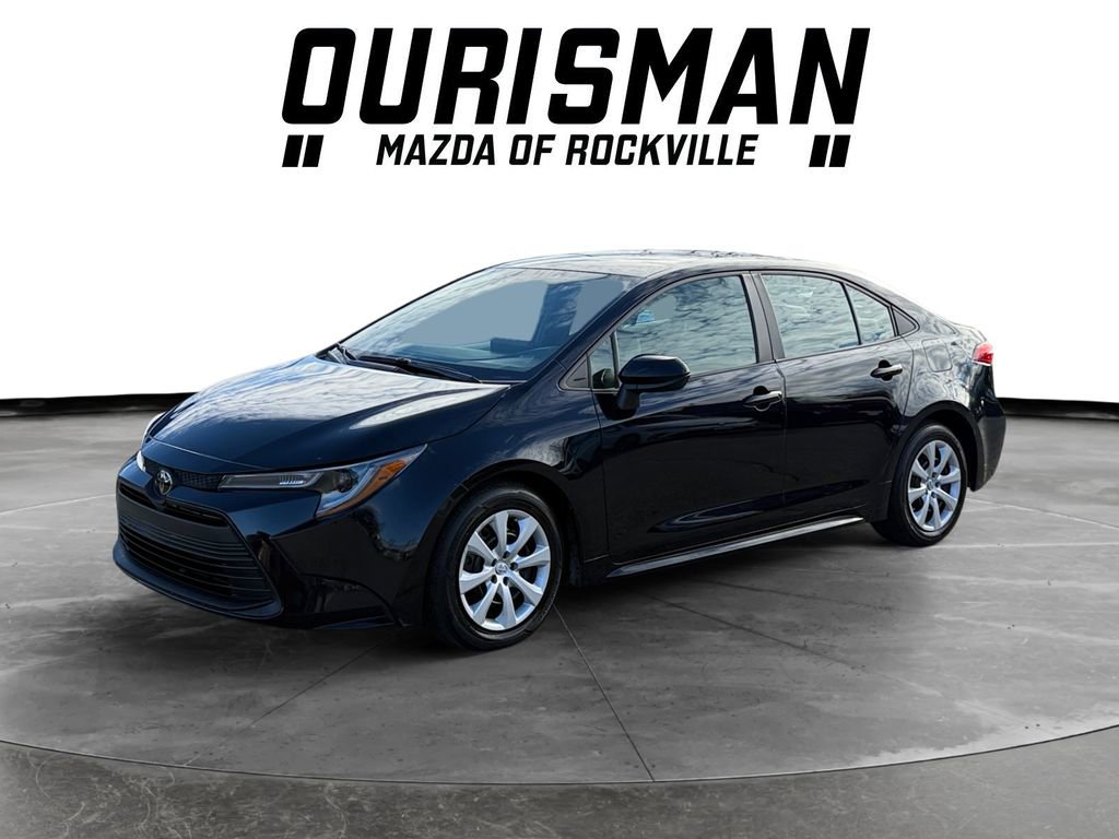 Used 2024 Toyota Corolla LE image 2