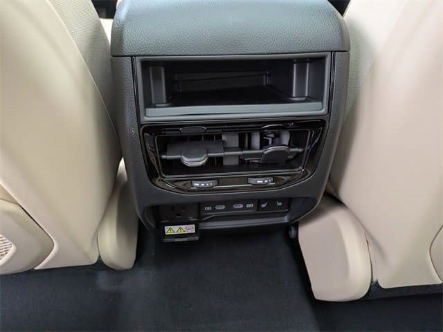 New 2026 Jeep Grand Cherokee Limited w/ Luxury Tech Group II AWD/4WD image 23