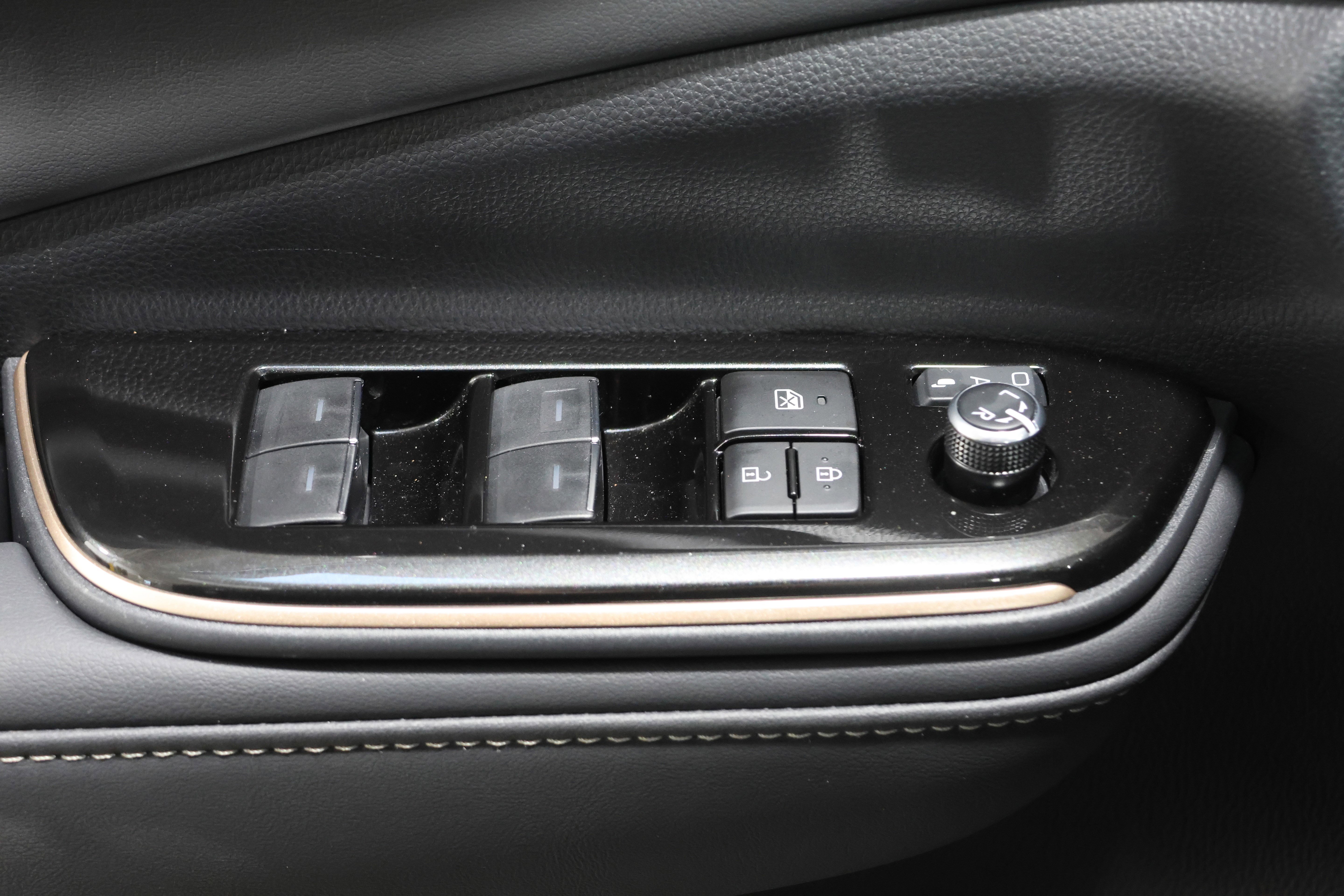 Used 2025 Toyota Crown XLE image 13