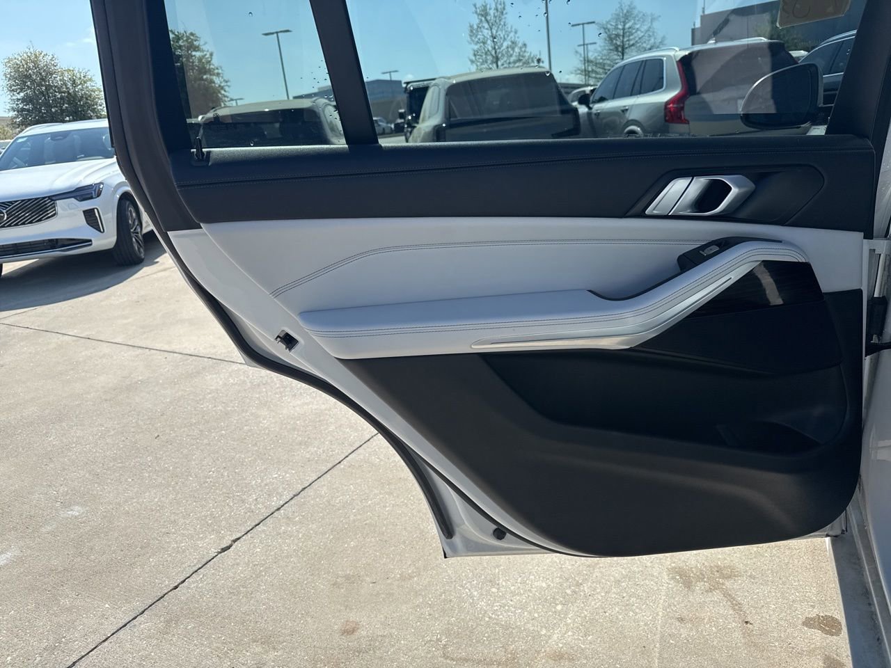 Used 2025 BMW X7 xDrive40i w/ Climate Comfort Package image 20