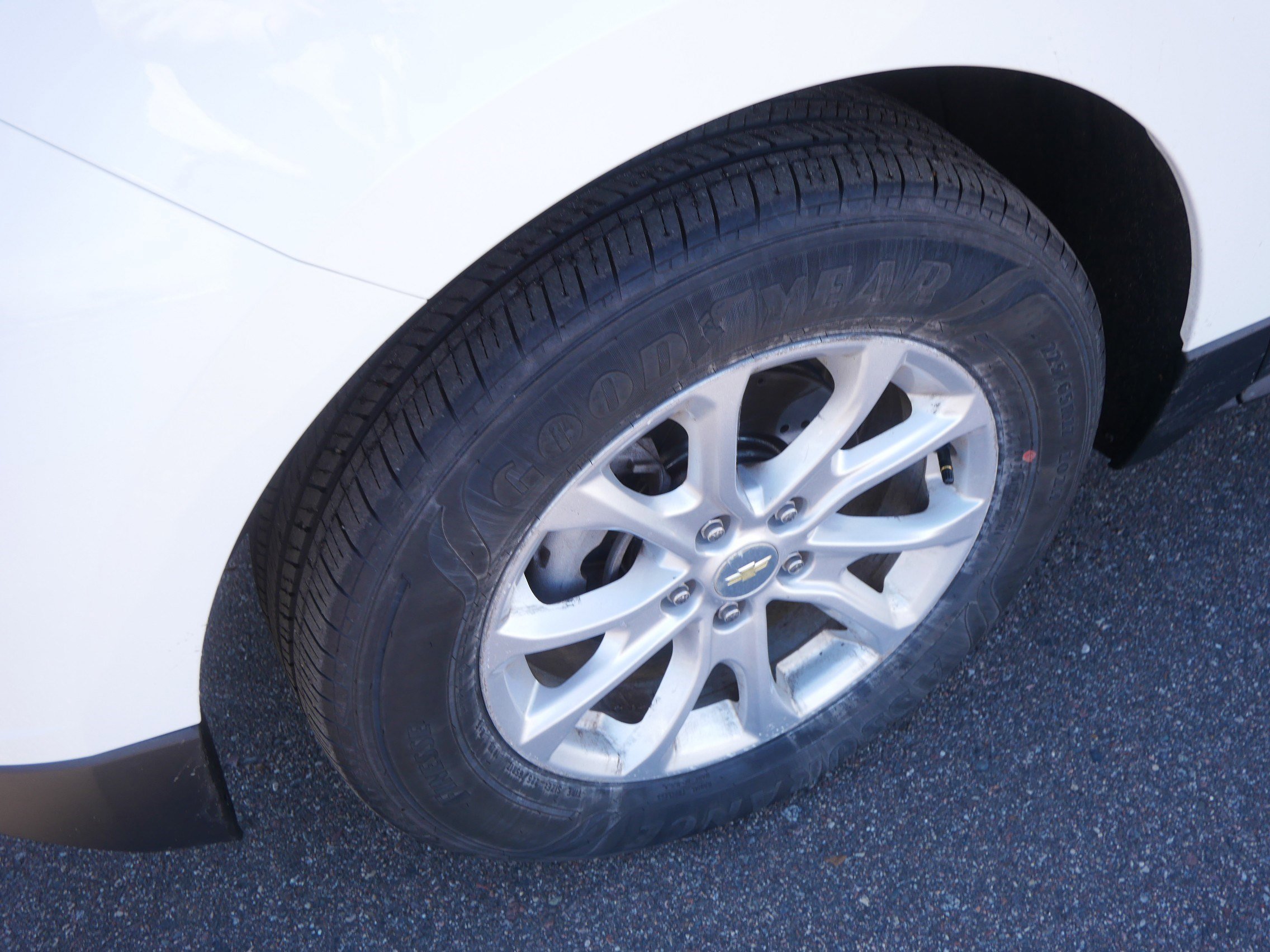 Used 2019 Chevrolet Equinox LS w/ LS Convenience Package image 16