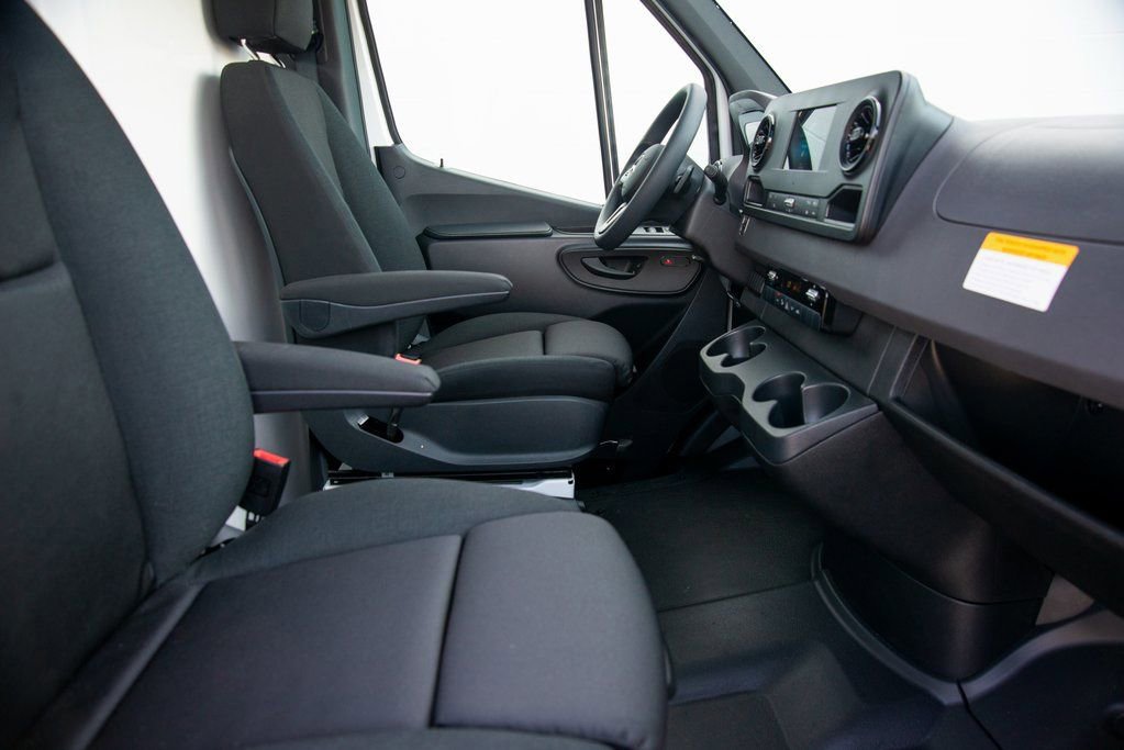 Used 2024 Mercedes-Benz Sprinter 144 Cargo image 31