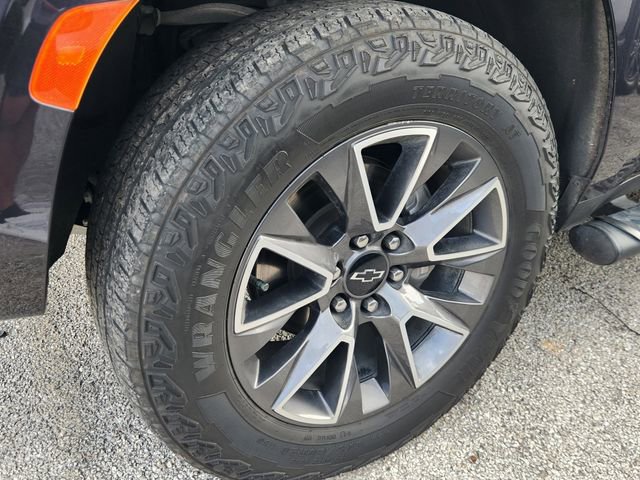 Used 2023 Chevrolet Suburban Z71 w/ Luxury Package image 10