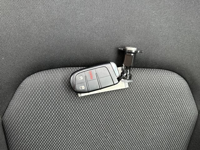 Used 2023 Jeep Renegade Latitude image 32